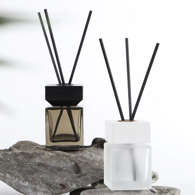 square reed diffuser bottle with wooden cap